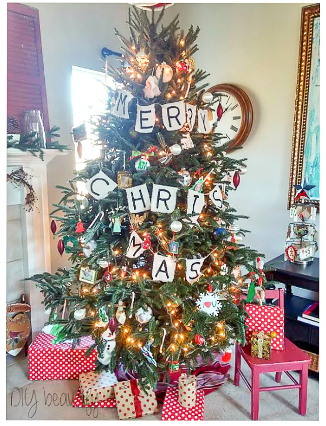 Decorate a Christmas tree with all your favorites (including the children's homemade ornaments) and add a big Merry Christmas banner! You can find the tutorial at diy beautify!