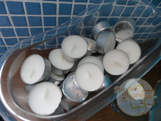 Truco para decorar el baño con velas baratas.