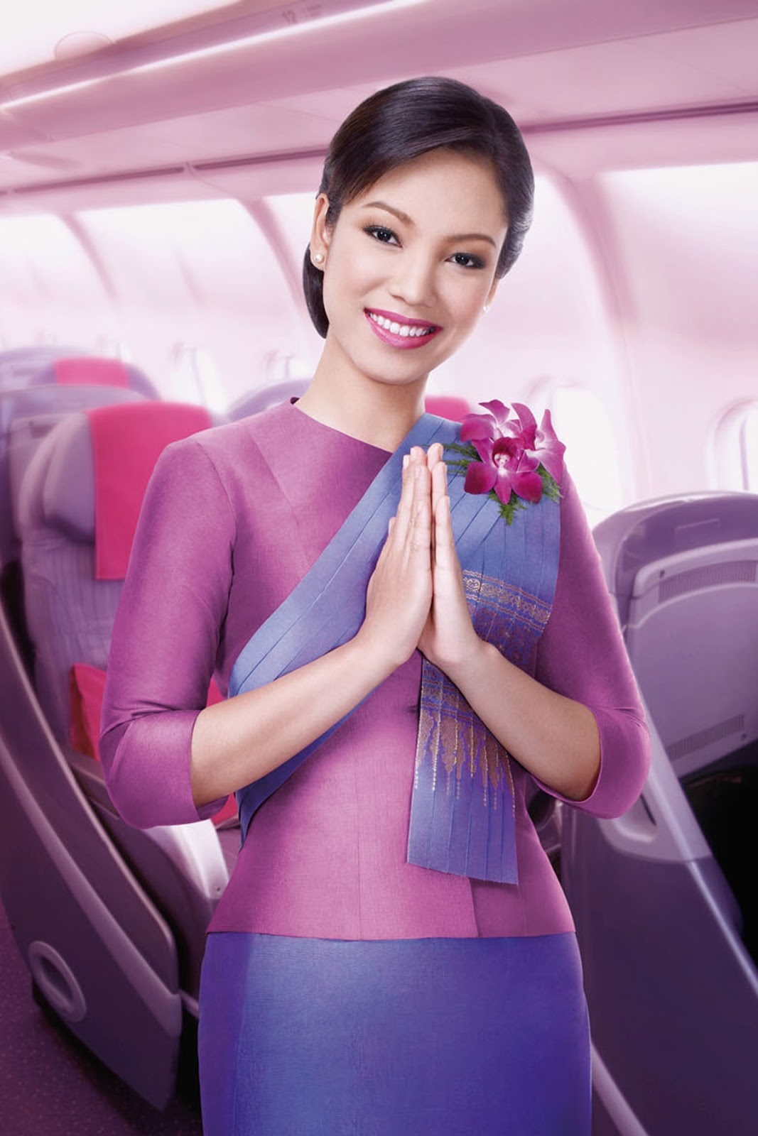 Beautiful air. Thai Airways бортпроводники. Thai Airways авиакомпания стюардессы. Тай Эйрвейз стюардессы. Тайские авиалинии Cabin Crew.