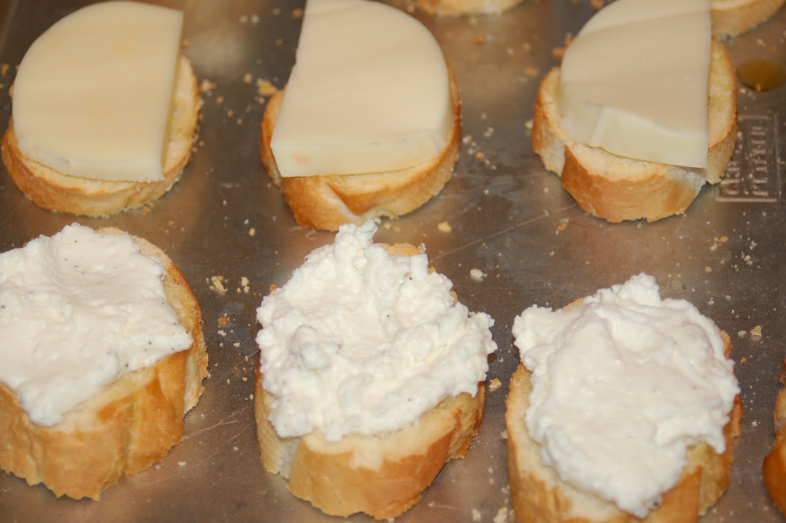 Bruschetta Mozzarella and Sundried Tomatoes / Ricotta with Roasted