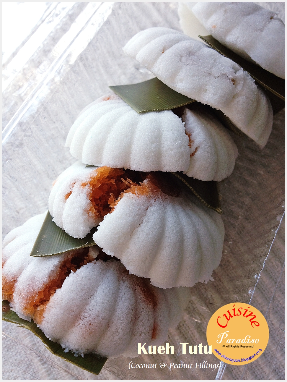 Kueh Tutu (嘟嘟糕) And Kueh Tutu Mould