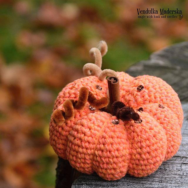 Crochet pumpkin - free pattern by VendulkaM