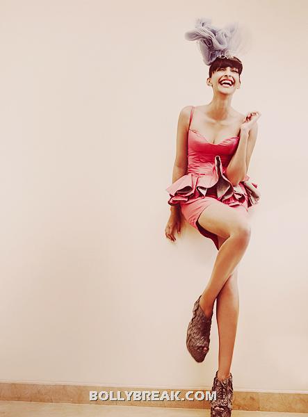 Sonam Kapoor Long Naked Legs - (2) - Sonam Kapoor Hot Long Legs Pics