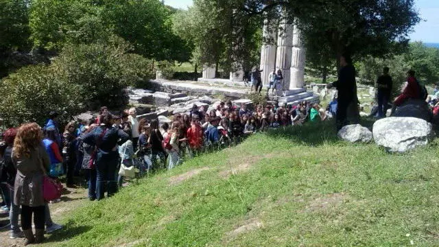 500 μαθητές επισκέφθηκαν τη Σαμοθράκη στο πλαίσιο των σχολικών εκδρομών