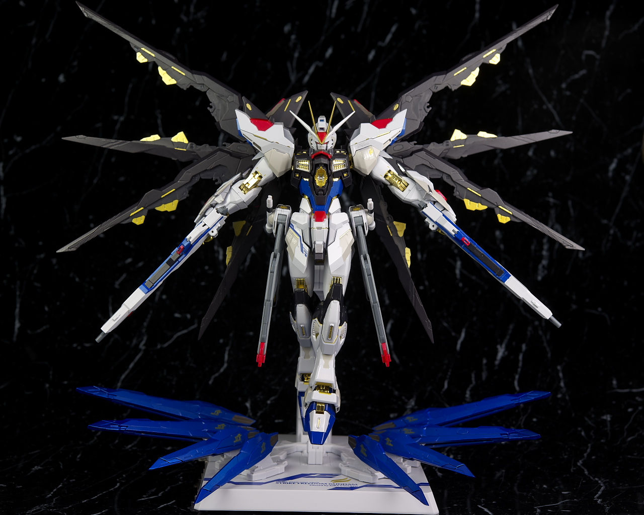 Metal Build Strike Freedom Gundam - Review by Hacchaka.