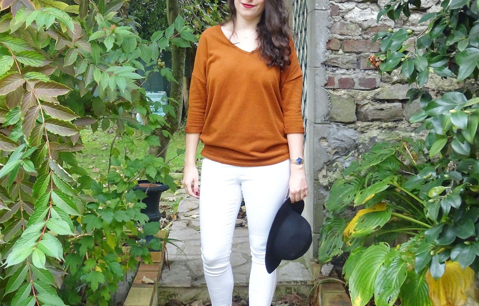 Look Le pantalon blanc en automne