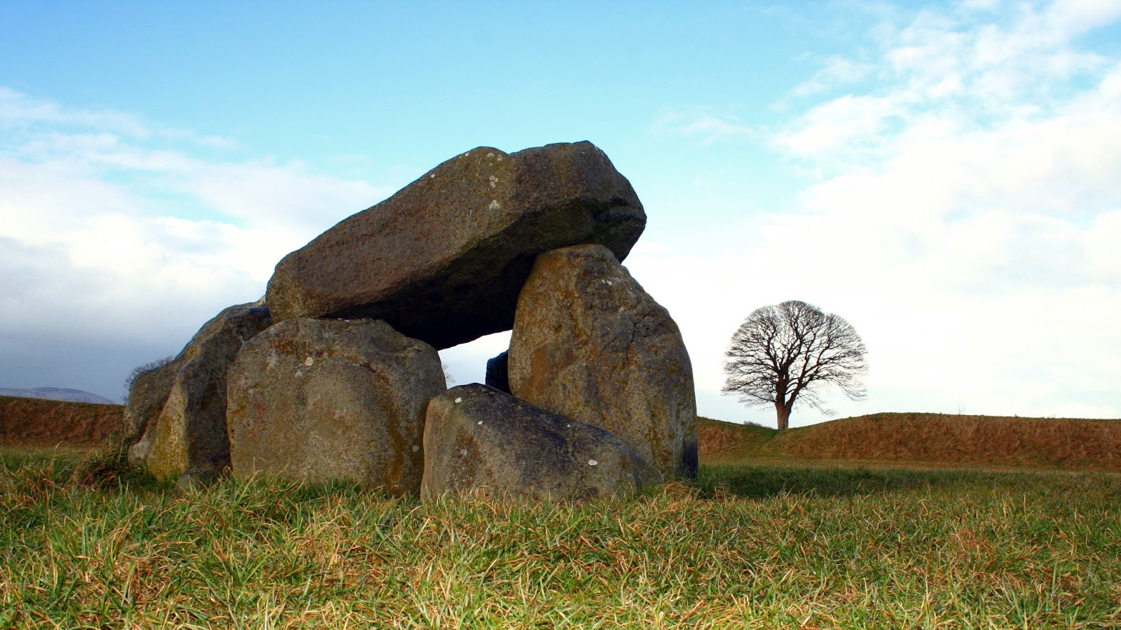 Historic Sites of Ireland Ballynahatty ( The Giant's Ring ) Passage Tomb