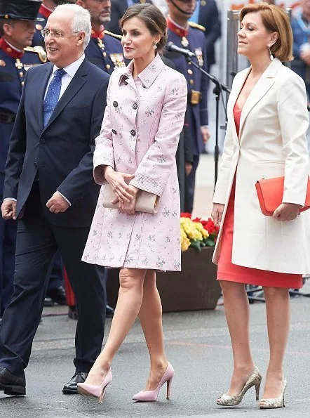 Queen Letizia wore Carolina Herrera Coat and Queen Letizia Jewels Coolook Sarin Earrings, she wore Magrit pups and carried clutch at Armed Forces Day