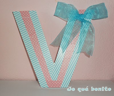 Letra V decorada con washi tape