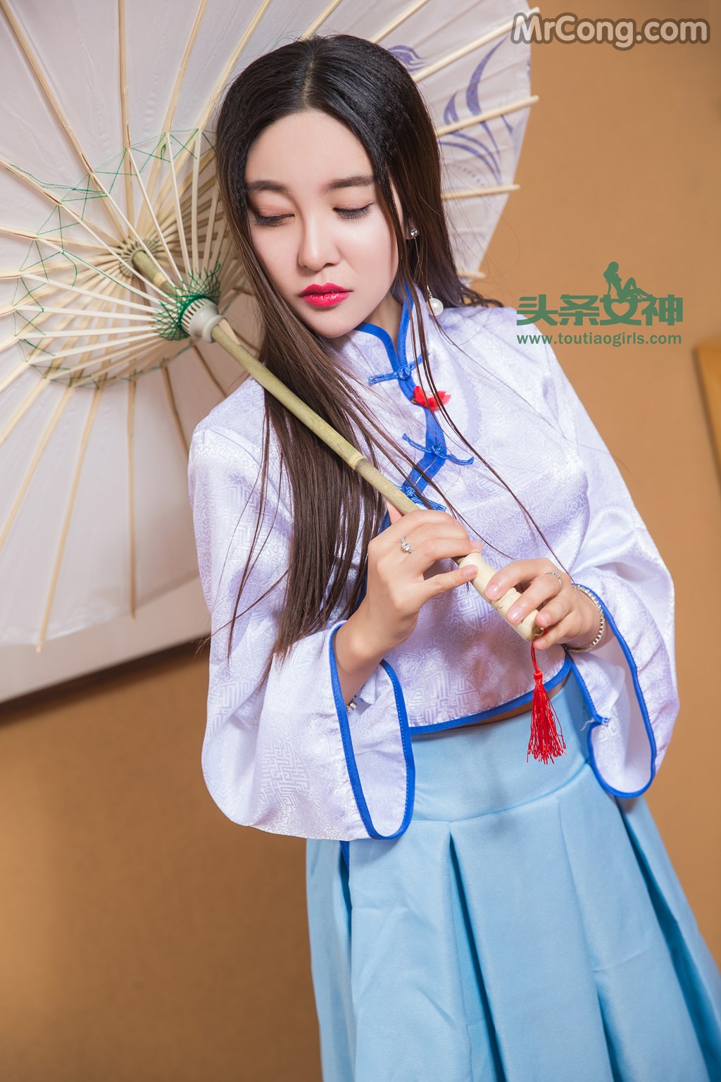 TouTiao 2017-04-01: Model Li Zi Xi (李梓 熙) (36 photos) photo 1-3