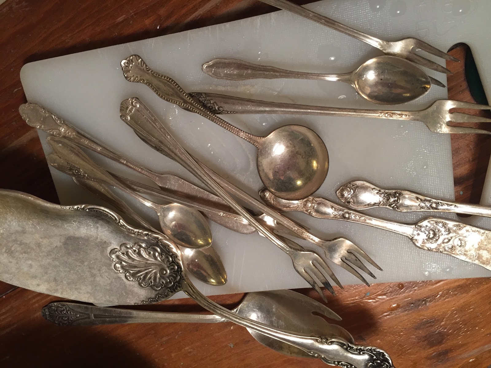 SheShe, The Home Magician The easiest way to clean silverplated items