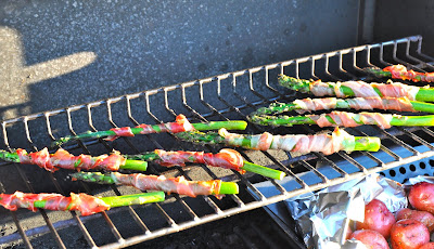 prosciutto wrapped around asparagus on grill