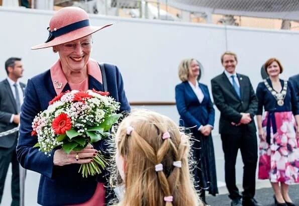 Queen Margrethe was welcomed by Consul General Kim Andersen