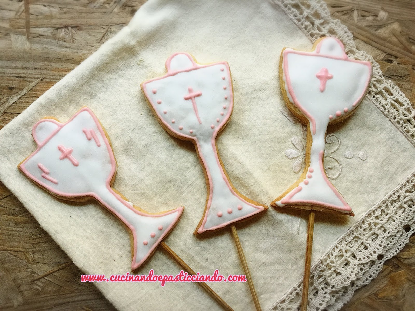 48 Adesivi Rotondi Motivi Cristiani - Pesce, Croce, Colomba, Calice, 4 Cm, Per Battesimi/Comunioni - Foto 3