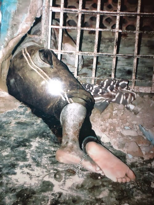 armed robber stuck prison door armed robber stuck prison door