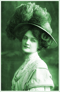 imagen vintage de dama victoriana en color verde