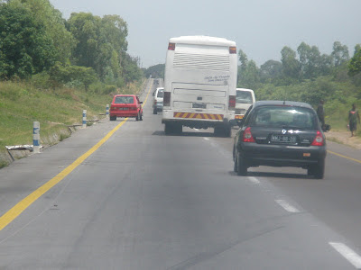 Estradas de Maputo poderão vir a ter faixas de rodagem exclusivas para “chapas”