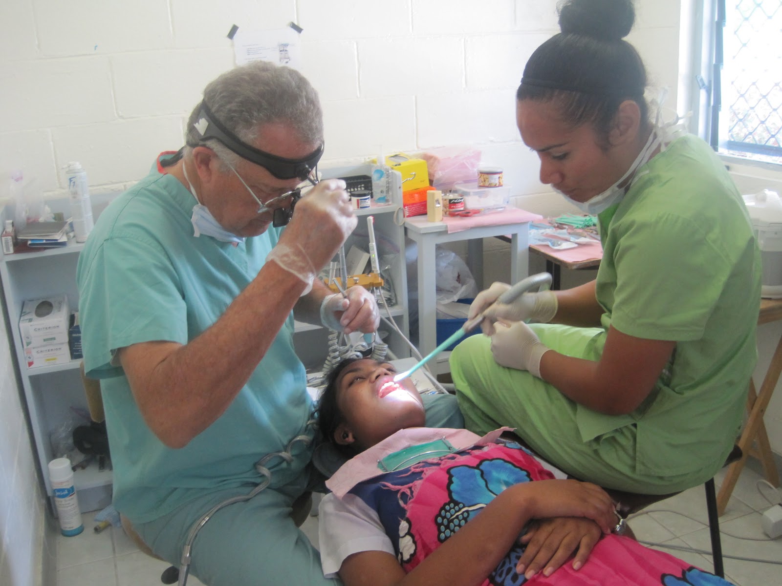 ThornesinTarawa Dr. Chisholm and Dental Assistants