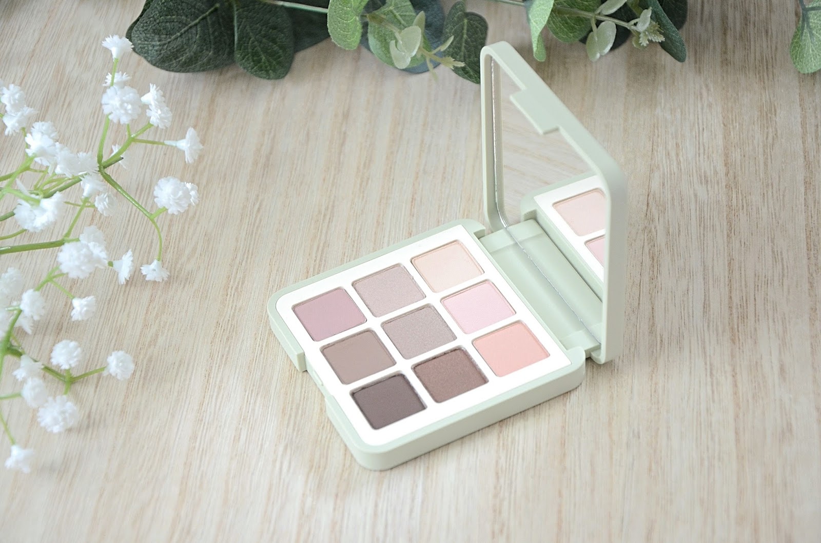 Kiko collection Green me palette de fards à paupières 01 natural credential