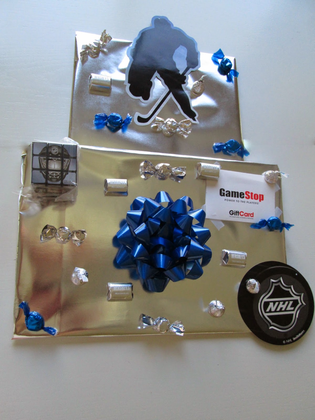 roommom27 Hockey Themed Gift Wrap