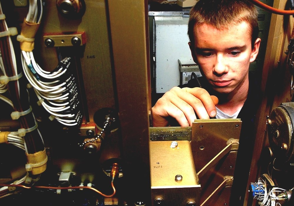 Electronics Technician (United States Navy) Electronic School