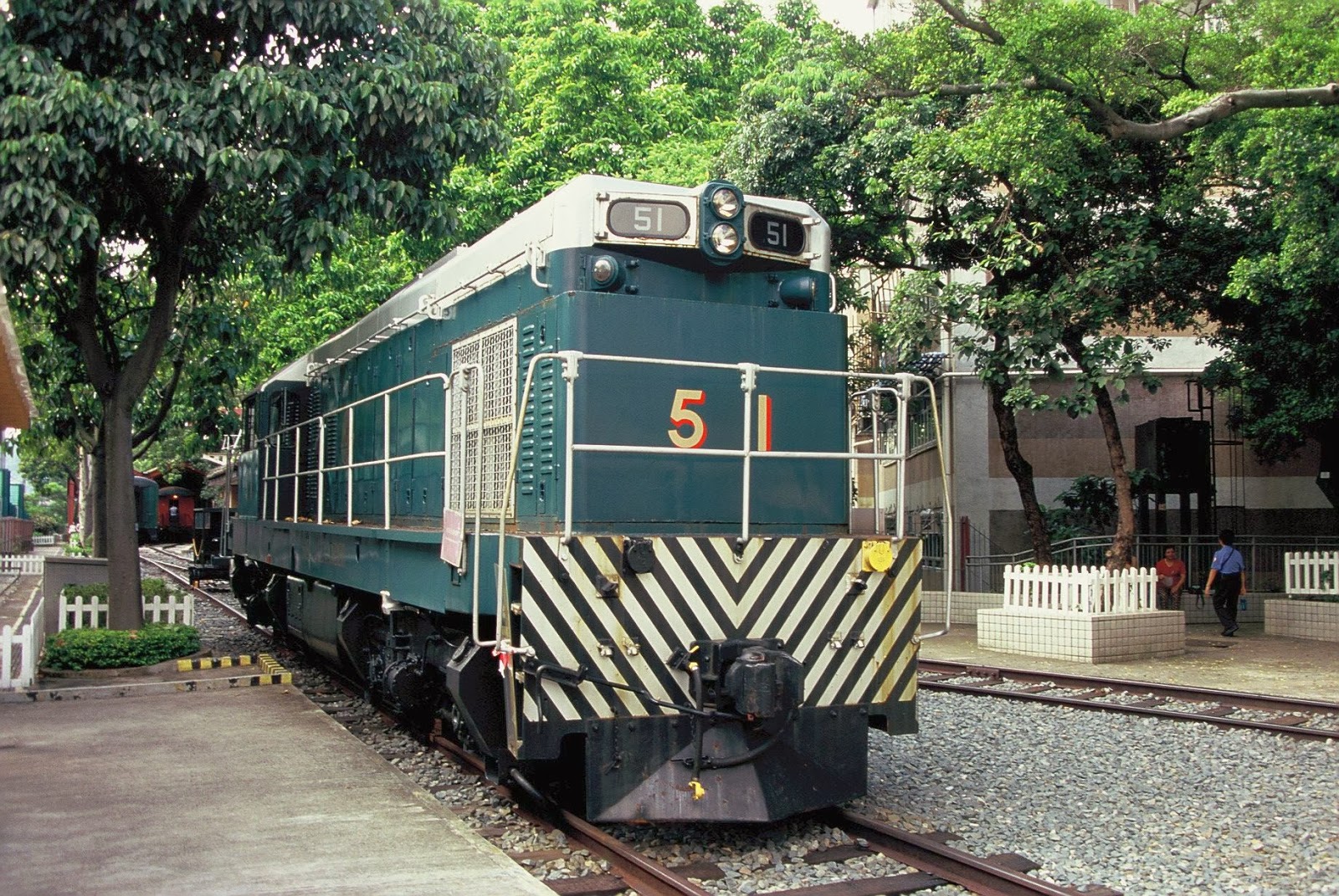 transpress nz EMD G12 dieselelectric from 1955, Hong Kong