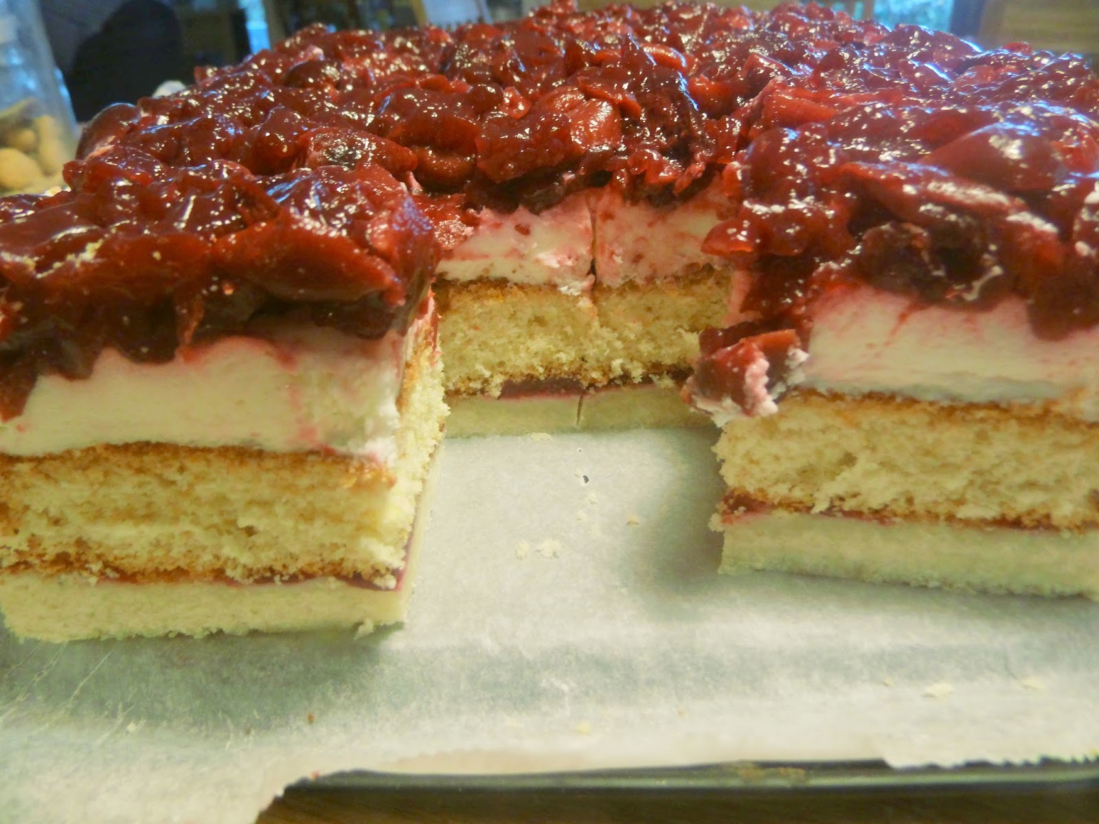 Kirsch-Quark-Sahne-Torte