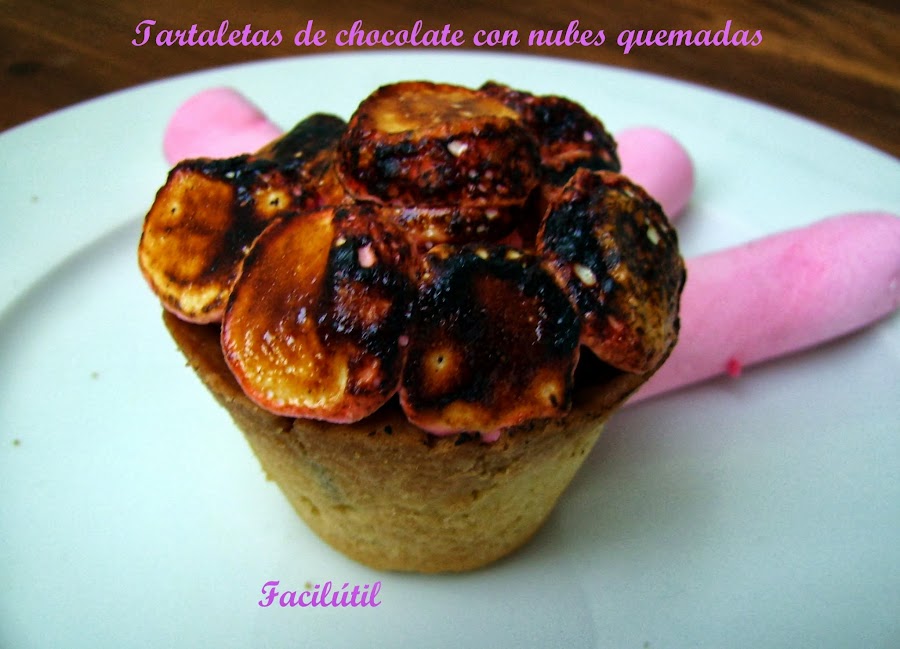 tartaletas-de-chocolate-con-nubes-quemadas