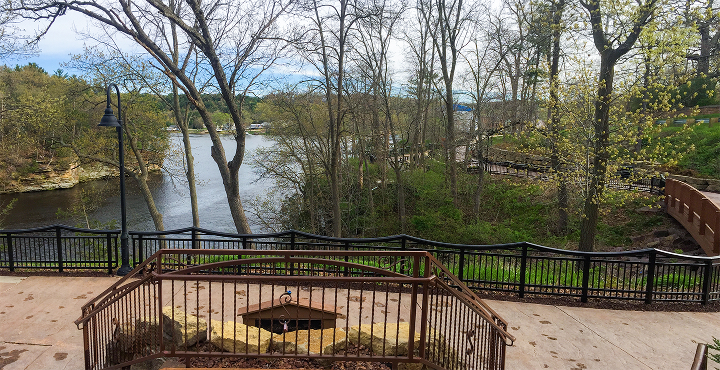 Walking the Wisconsin Dells Riverwalk