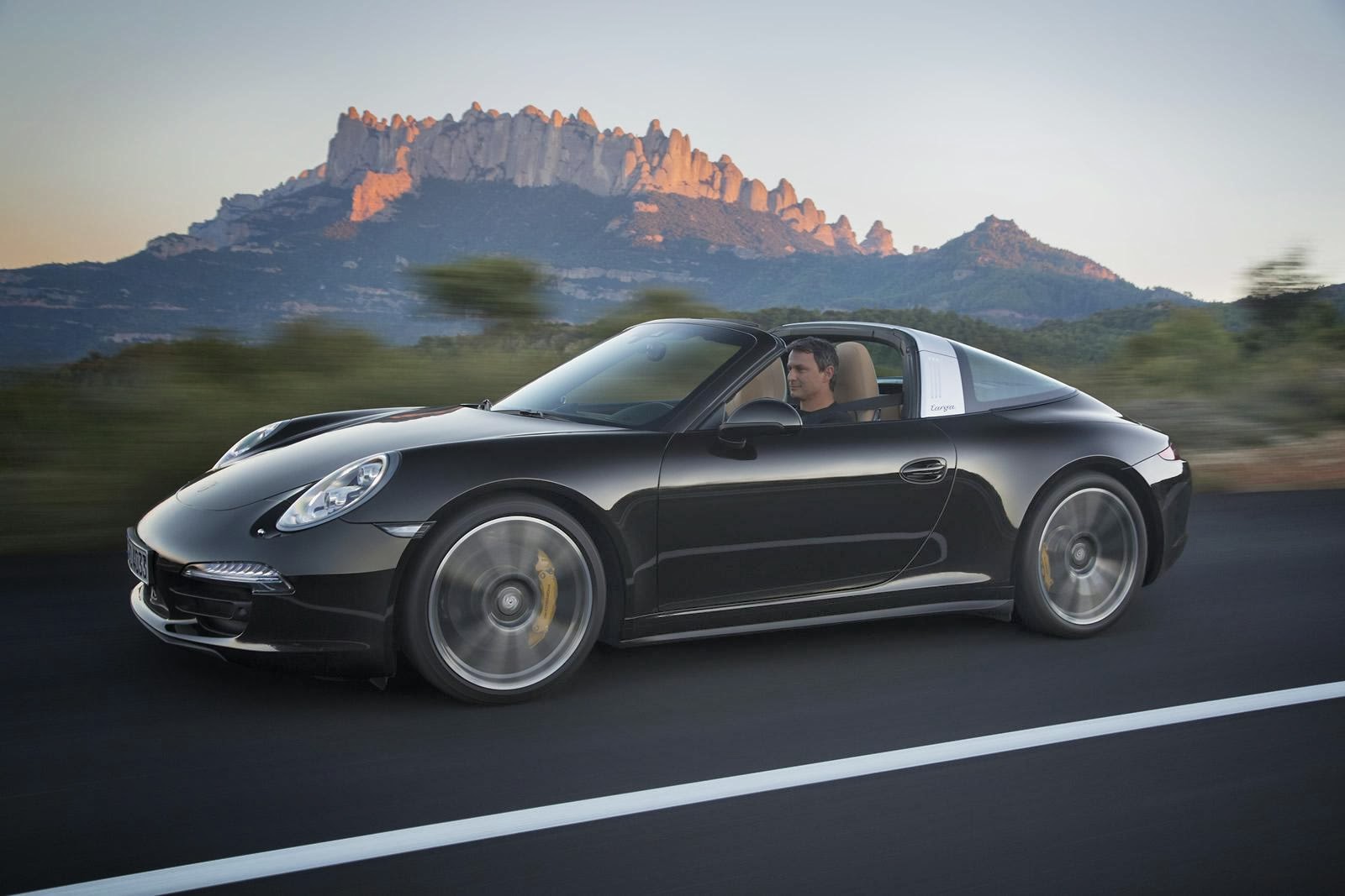 [Resim: Porsche+911+Targa+1.jpg]