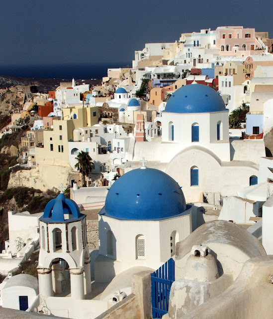 All 93+ Images place in greece with white houses and blue roofs Superb