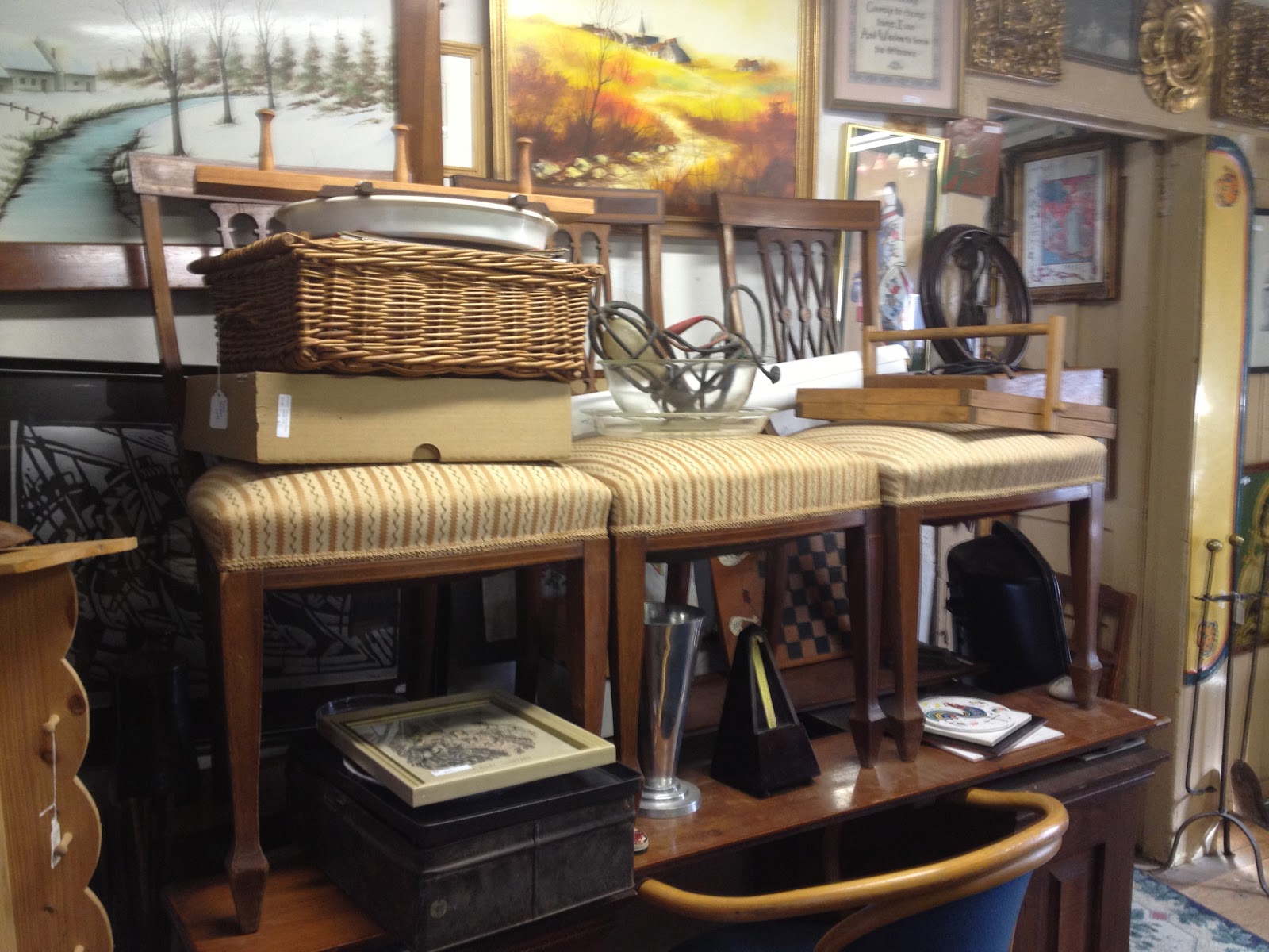C. Dianne Zweig - Kitsch 'n Stuff: Holiday Shopping At The Junk Shop Of