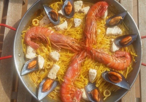 Fideuà (cocina Valenciana)
