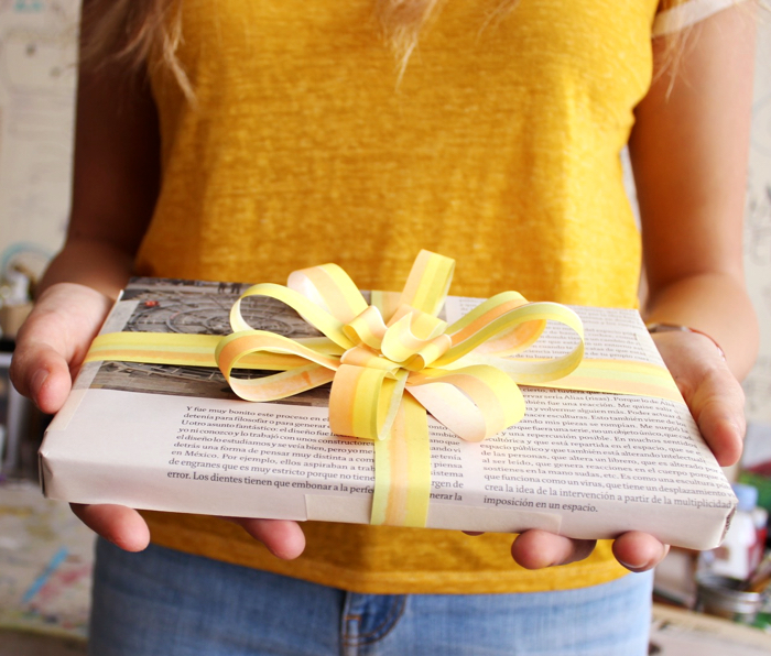 The first lime DIY recycled gift wrap! (Bow style)