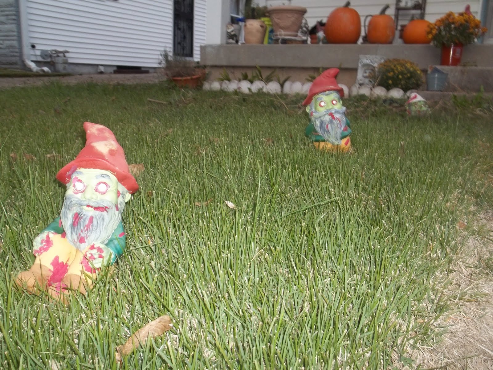 Domestic Hippie Creations: the lawn ornaments...are coming