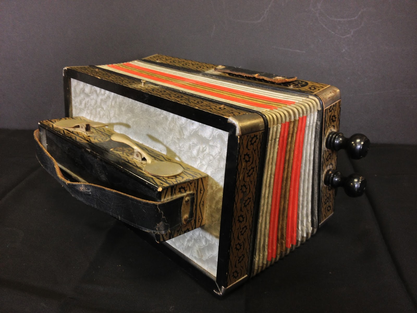 Antiques, Art, and Collectibles Antique Hohner One Row Accordion