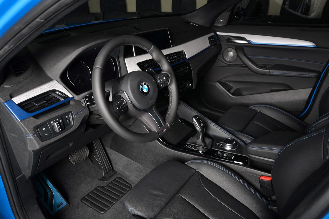 BMW x2 белый салон