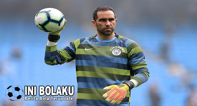 Claudio Bravo Alami Cedera Saat Latihan Claudio Bravo Alami Cedera Saat Latihan