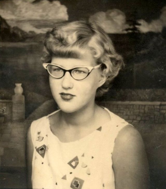 Cat Eye Frames The Cool Glasses Style Of Women From The 1950s Vintage Everyday