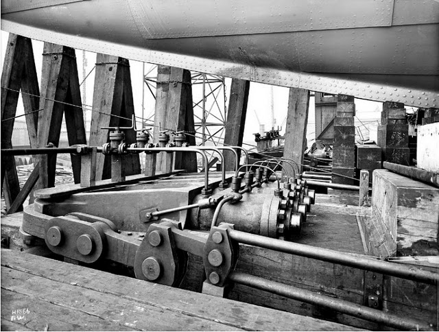 Construction Titanic old photos
