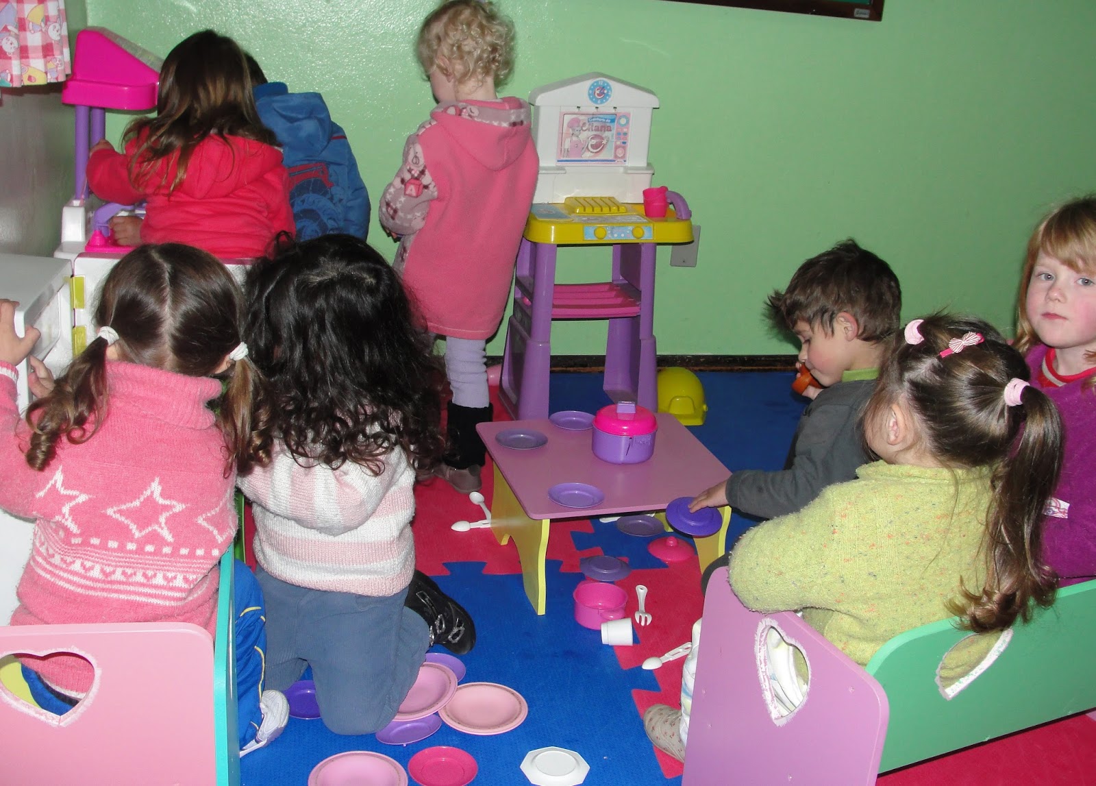 Escola Municipal de Educação Infantil Lydia Braun: Brincando de casinha