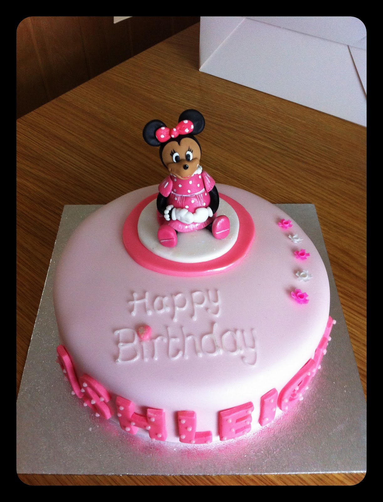 Caked in Icing: Minnie Mouse Cake