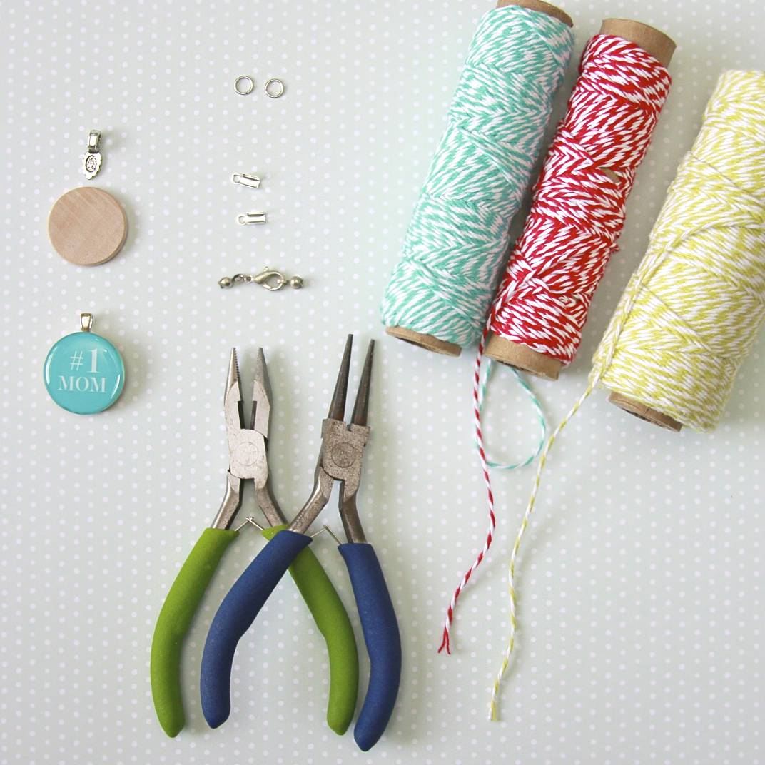 wood disk necklace tutorial the twinery