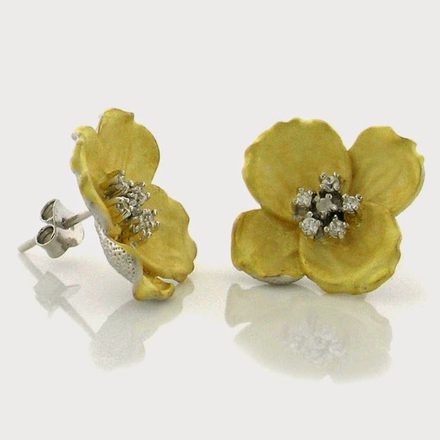 gold earrings flower shape