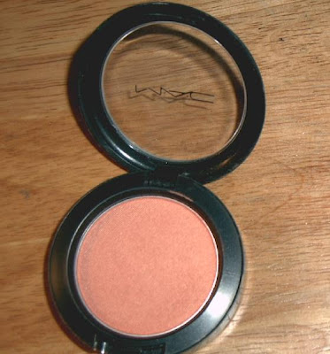 M a k e u p - o r - M o r t e: MAC style blush photos, swatches and FOTD