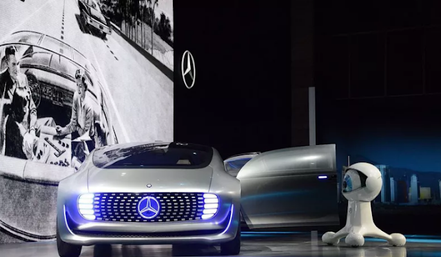 Mercedes-Benz's CES cohost is a large eyeball on wheels Mercedes-Benz's CES cohost is a large eyeball on wheels