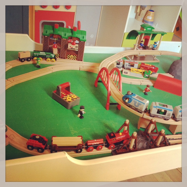 Ma poussette ?� Paris: Brio : des trains en or ! (les jeux sont faits #1)