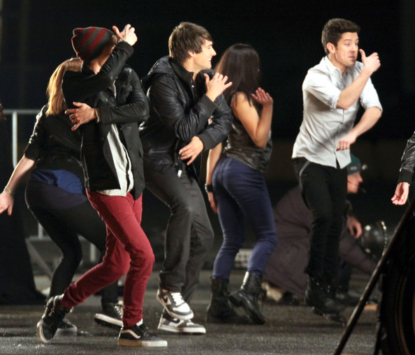 ♥ LetsGetGoddess Big Time Rush filmando "Music Sounds Better With You"