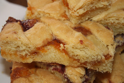 Make ahead apricot squares, a delicious morning pastry, you whip up the evening before!