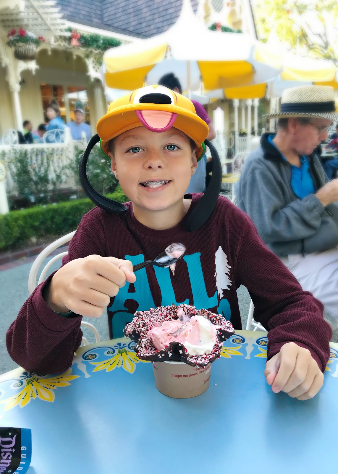 2019 Disneyland Holiday Foodie Guide